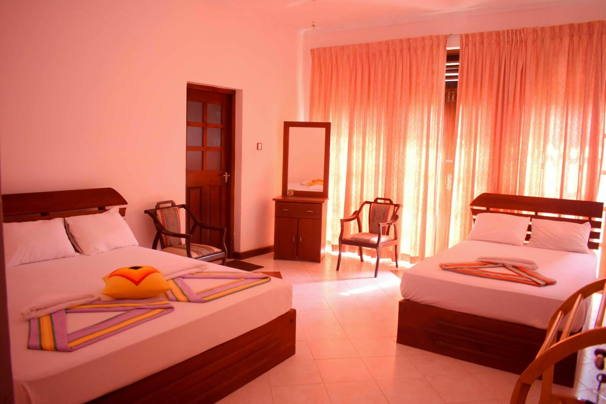 Lion Rest Hotel Anuradhapura Kültér fotó